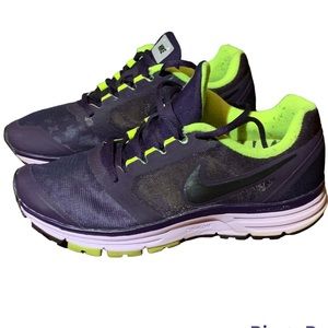 Nike Wmn Zoom Vomero 8 Shoes.  Purple & green. Great condition!